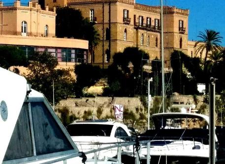 Conferenza sulla Libia, blitz dei "No summit" a Palermo davanti all'Hotel