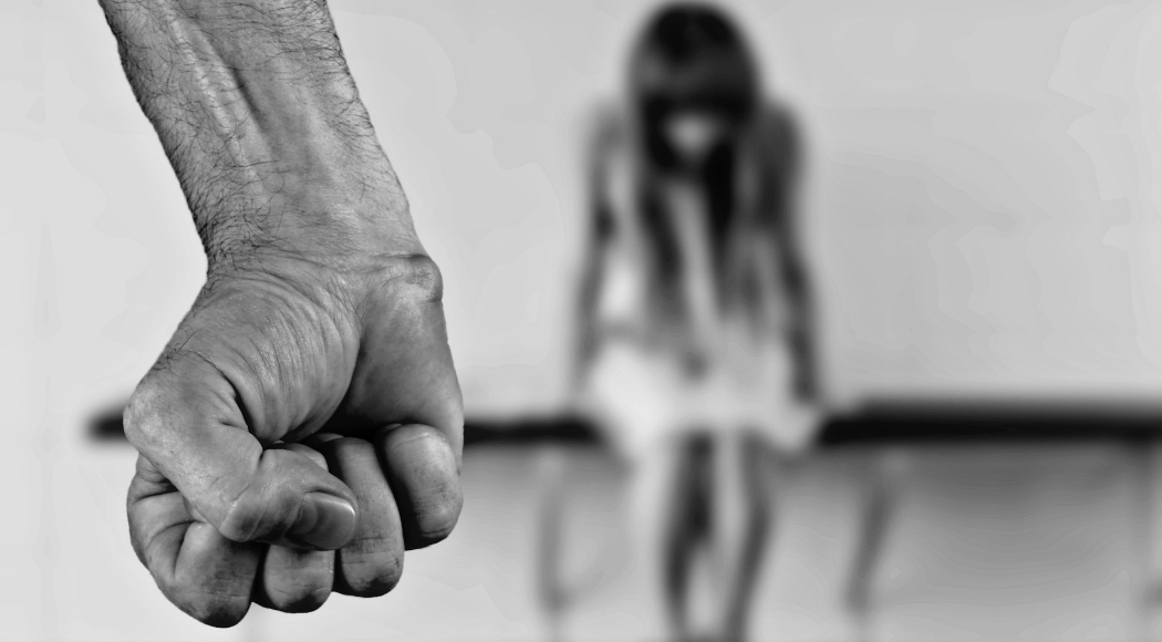 Riesi, violenza sulla moglie: arrestato un romeno