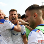 Calcio, il Lecce rimane in serie A: tifosi in festa sulle strade