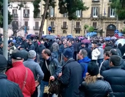 Regionali,  2.000 in piazza a Palermo e Catania: la protesta riapre trattativa col Governo