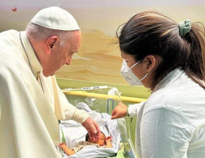 Papa Francesco domani lascia l'ospedale: domenica il Pontefice a San Pietro