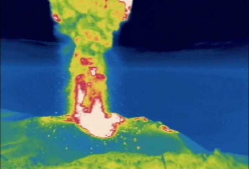 Stromboli, il vulcano torna a farsi sentire: esplosione di materiale piroplastico