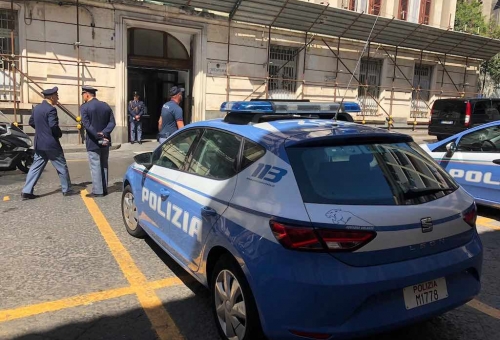 Rapine in pieno centro a Catania, arrestati dalla Mobile due cittadini somali