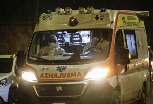 Auto fuori strada finisce in una scarpata:donna morta nel Messinese