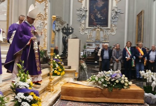 Ragusa, ultimo saluto al sacerdote Salvatore Dinatale