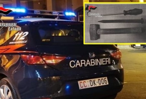 Catania, carabinieri: due arresti e una denuncia per furto e danneggiamento