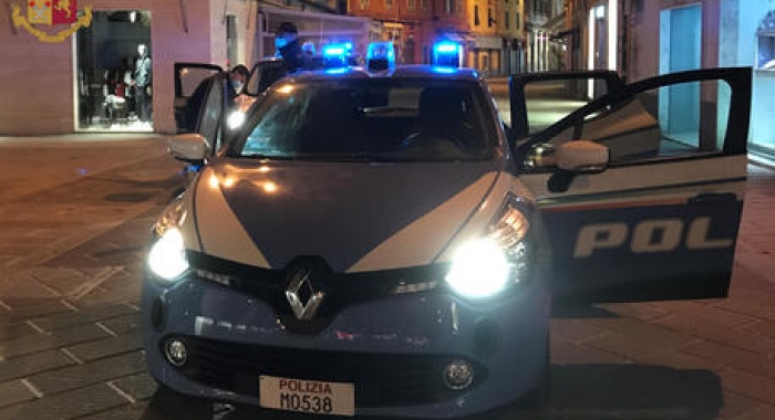Violenta rissa a Taranto, 4 feriti: staccato un lobo