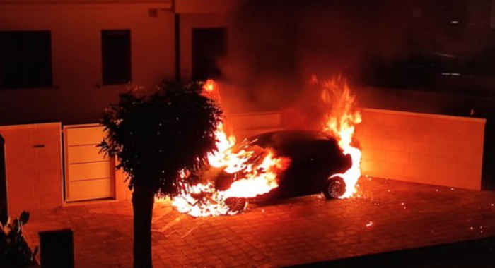 Bruciata l'auto di un assessore di un Comune del Foggiano