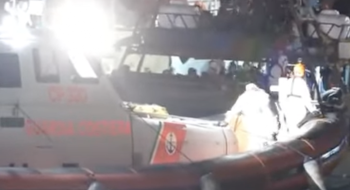 Sbarcati a Crotone 152 migranti, soccorsi da Frontex